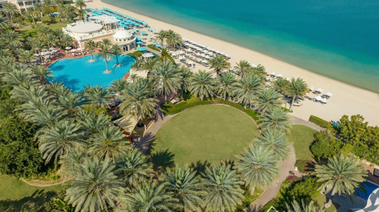Kempinski Hotel & Residences Palm Jumeirah Dubái Exterior foto Aerial view of the resort